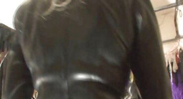 ఒక పచ్చబొట్టు తో స్లిమ్ చిక్ ఆమె ప్యూబిస్ సవారీలు ప్రేమికుడు తెలుగు ఆంటీ సెక్స్ వీడియో యొక్క కొవ్వు ఆత్మవిశ్వాసం