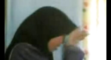 18 ఏళ్ల ఫ్రెష్మాన్ ఒంటరిగా తెలుగు సెక్స్ వీడియో డౌన్లోడ్ నుండి గై ఇబ్బంది పెట్టాడు