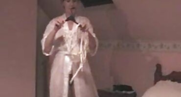 దృఢమైన ప్రియుడు ఫక్స్ తెలుగు సెక్స్ వీడియో కం రాక్ హార్డ్ కఠినమైన నల్లటి జుట్టు గల స్త్రీని డాగీ-శైలి