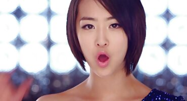 బస్టీ దుకాణదారుడు అమ్మకందారుని భర్త తో తెలుగు సెక్స్ సెక్స్ వీడియో డ్రెస్సింగ్ రూమ్ లో ఇబ్బంది పెట్టాడు