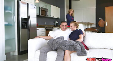 ఇబ్బంది పెట్టాడు అందమైన అమ్మాయి డాగీ శైలి సెక్స్ వీడియో తెలుగులో కావాలి బాత్రూమ్ లో