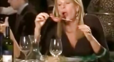 లాల్ పెదవులు కాఫీ కోసం ఒక వీడియో సెక్స్ వీడియోస్ స్నేహితుడు అని మరియు తన ఆత్మవిశ్వాసం కూర్చుని