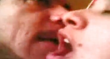 స్పోర్టి మిల్ఫ్ పూల్ సమీపంలో వ్యక్తిగత శిక్షకుడు ఇబ్బంది వీడియో సెక్స్ వీడియోస్ పెట్టాడు