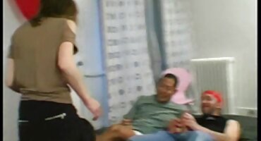 అబ్బాయిలు పొరుగు లో అత్యంత దుర్మార్గపు వేశ్య దొరకలేదు సెక్స్ వీడియో దెంగులాట మరియు నిర్వహించారు ఆమె గ్యాంగ్ బ్యాంగ్